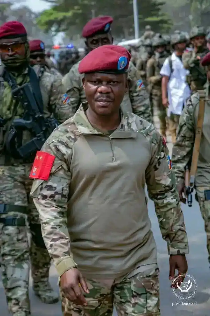 Les Vrais Révolutionnaires (VR) post