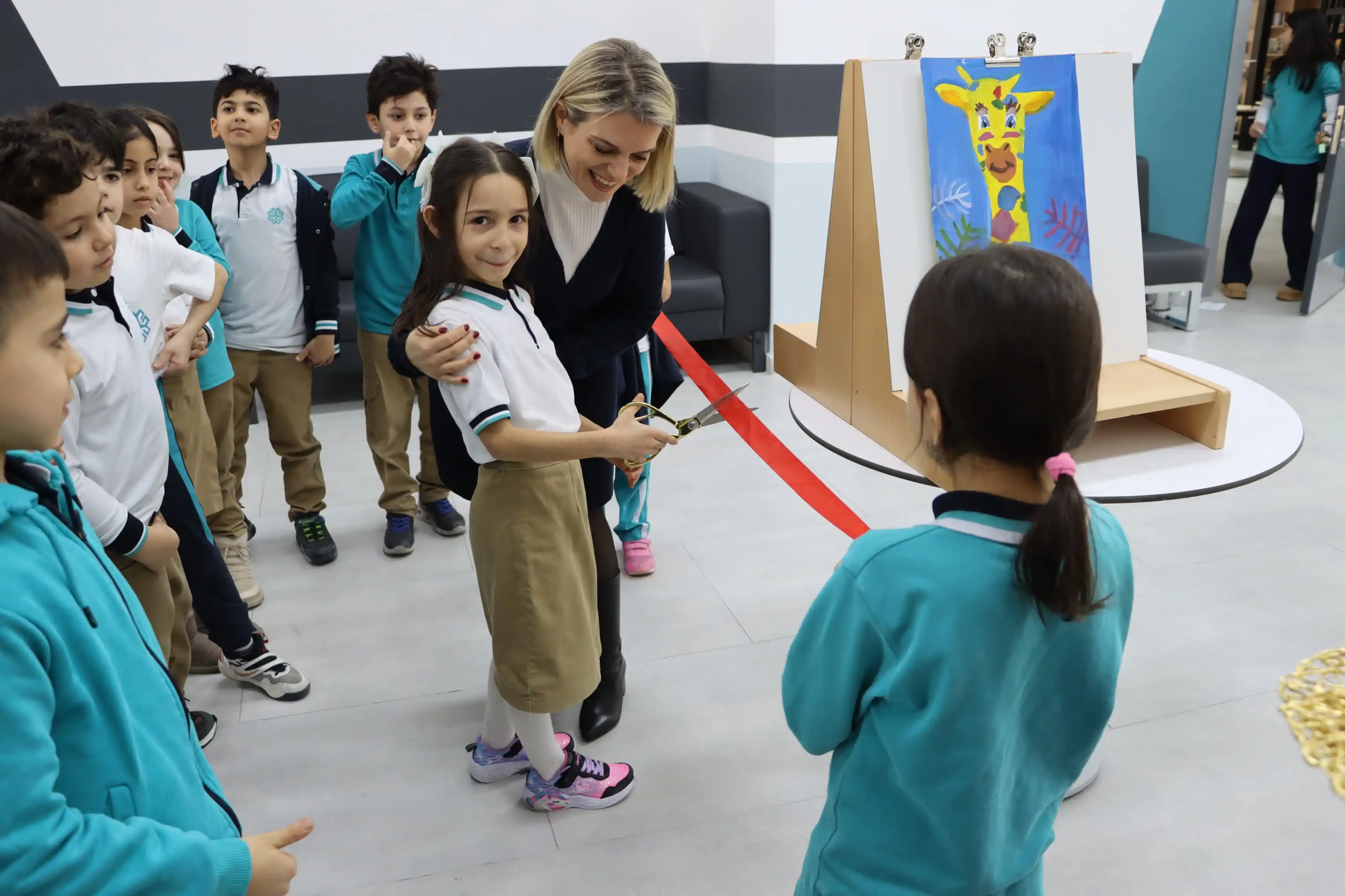 Image from Maarif Azərbaycan: 🖼️ Şagirdlərimizin fərdi rəsm sərgisi 🎨 Şagirdlərimizin yaradıcılıq...