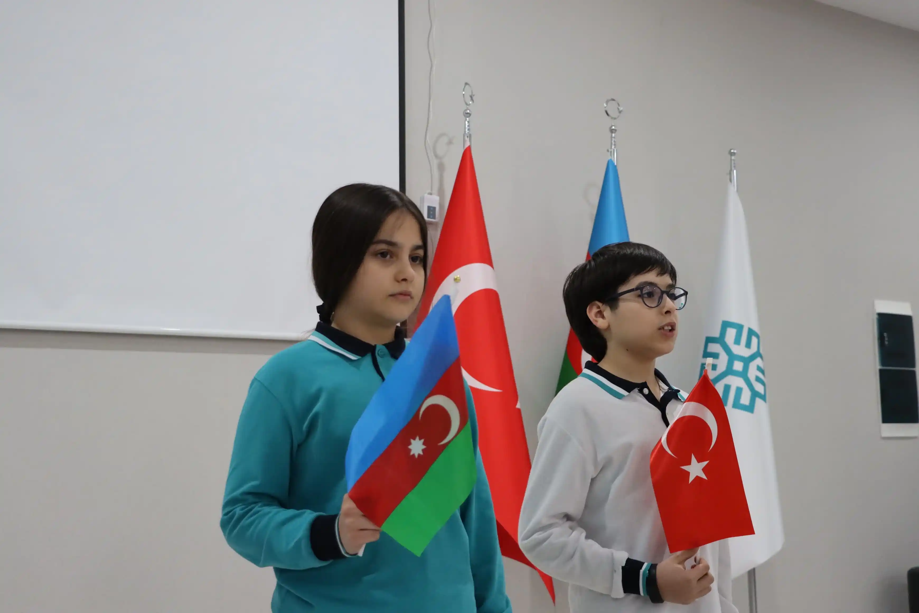 Image from Maarif Azərbaycan: Məktəbimizdə Xocalı soyqırımının ildönümü ilə əlaqədar anım tədbiri ke...