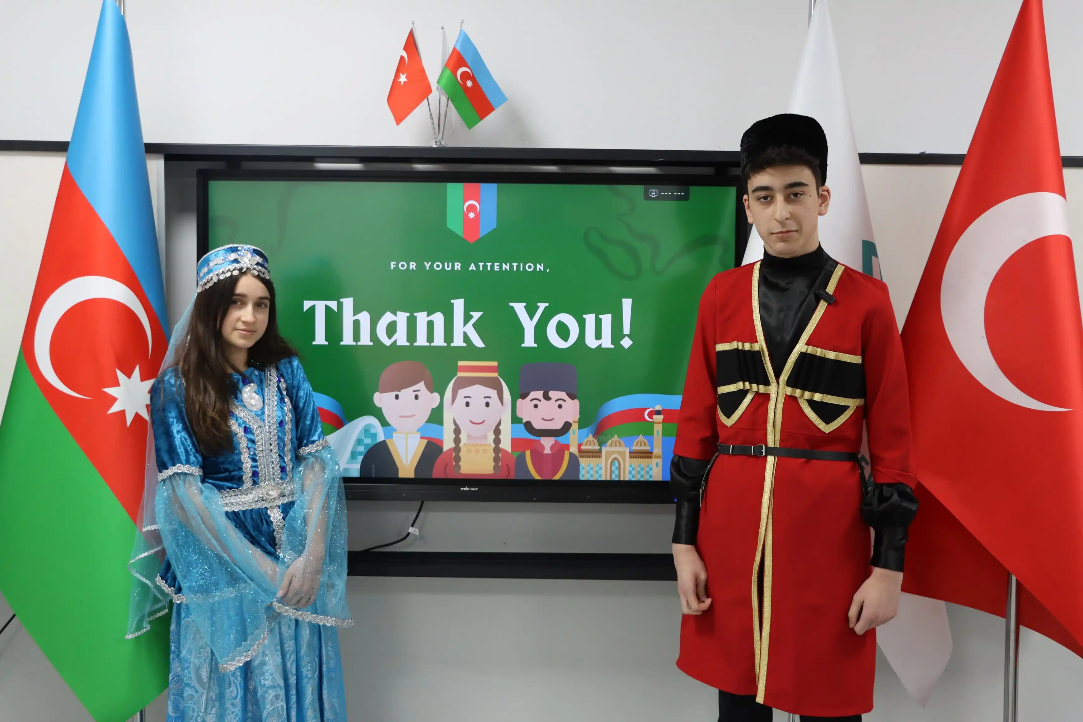 Image from Maarif Azərbaycan: 🇦🇿🇦🇱Şagirdlərimiz Albaniyadakı dostlarına ölkəmizi tanıdıblar 🤝T...