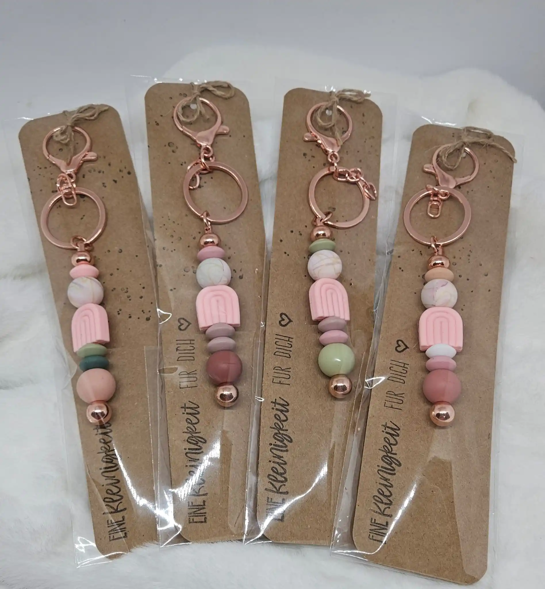 Image from Nicoles Kunst Stückchen Kreative Unikate: Diese Anhänger kosten nur 4€ verpackt, da keine Quaste mit am Anhänge...