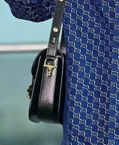 Image from PurplelineBTS: Dato curioso El Bolso que llevaba <a class="text-blue-500 hover:unde...