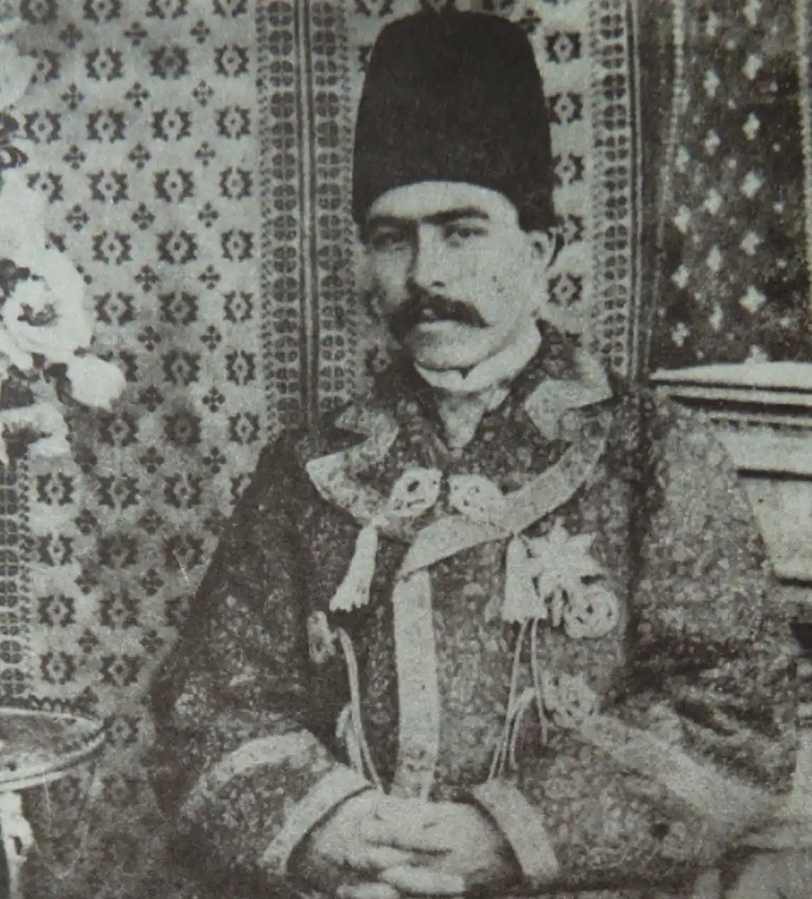 Image from سهند ایرانمهر: 🔸خبردادند که مردم در تبریز از فرط گرسنگی بین سرگین مواشی را میگردند ...