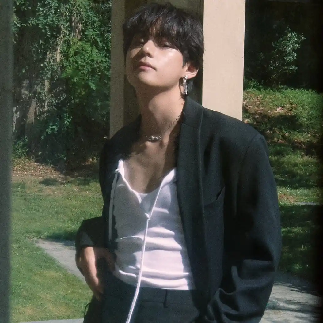 Image from Taehyung Updates¹: *Las Canciones de V que más rápido alcanzaron los 200 millones de repr...