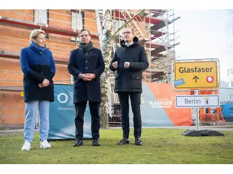 Image from teltarif.de Alle Meldungen: *OXG: Glasfaser-Ausbau bei Vodafone gefährdet?* Schon länger gab es Ge...