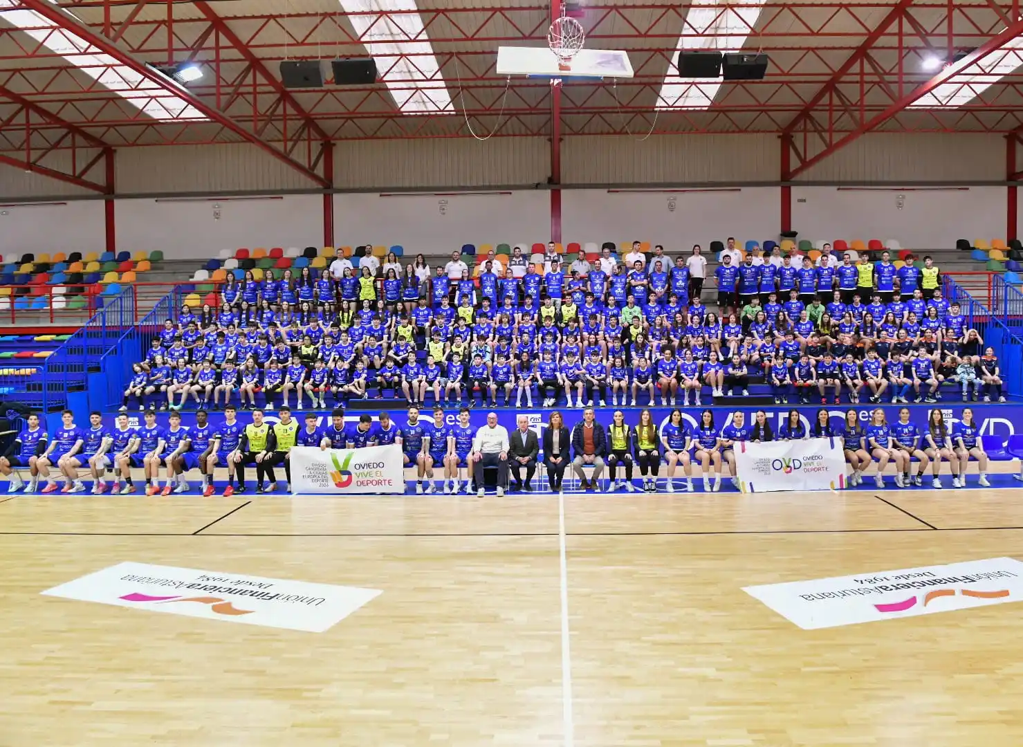 Image from Unión Financiera Balonmano Base Oviedo: 🫂 ¡Orgullosos de ver cómo nuestra FAMILIA no para de crecer! 🙌 ¡LA ...