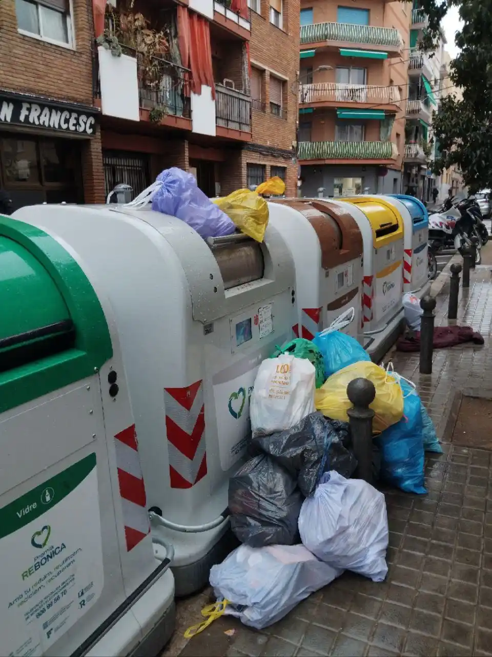 Volem contenidors SENSE targeta PdM post