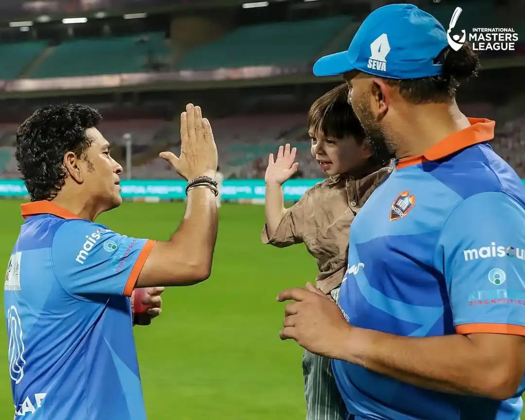 Image from World Cricket Updates: *Yuvraj Singh and his son with Sachin Tendulkar during IMLT20 🙇* - ...