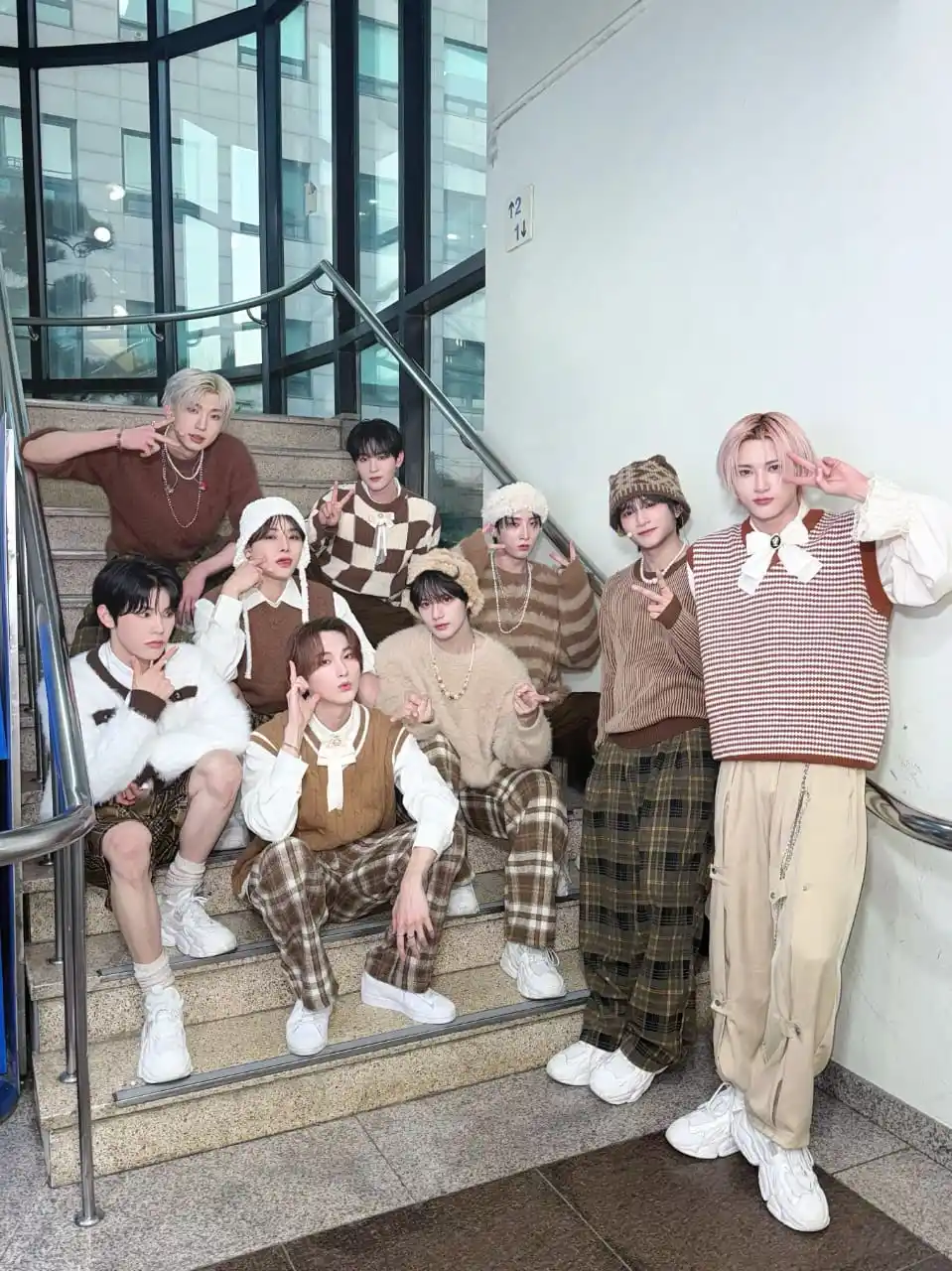 Image from ㄨ-ᏴᏞᏆⲊⲊ ᎳOᎡᏞᎠ: [📸]  -250228 KBS 뮤직뱅크🤎 ꔛ🐻🍪🎻🧸  <a class="text-blue-500 hover:unde...