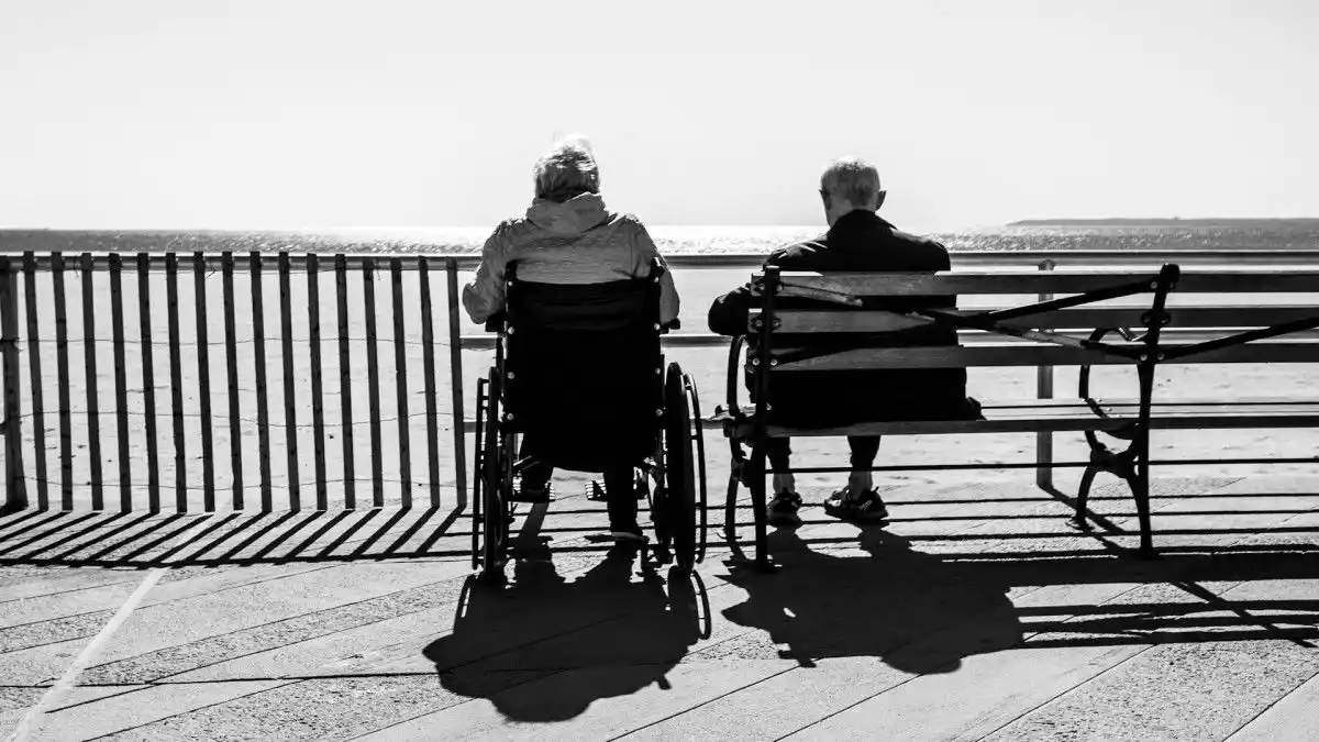 Image from Agenda Pública : 👵👴 *Envejecer saludablemente: el desafío de España ante el aumento d...