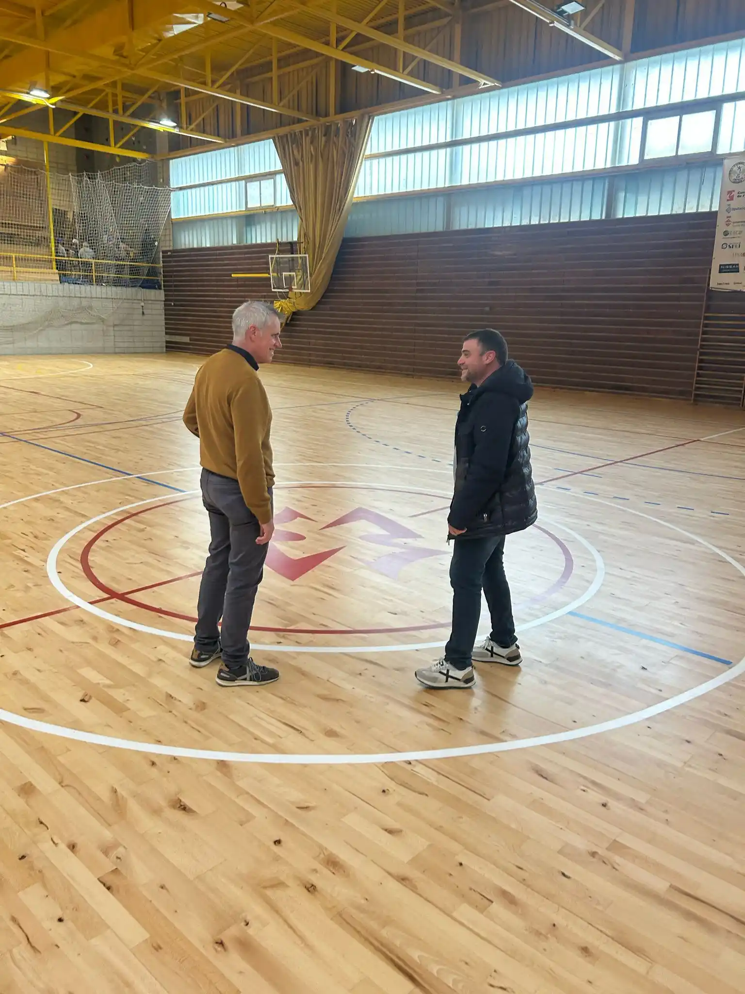 Image from Ajuntament d'Amposta: ⚽️ ESPORTS I SERVEIS | Finalitzen les obres d’arranjament del parquet ...