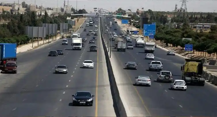 Image from AkhbarSmB Official: فوضى أمنية على طريق المطار.. مسلّح ينتحل صفة “حز-ب الله” فيسرق ويطلق ا...