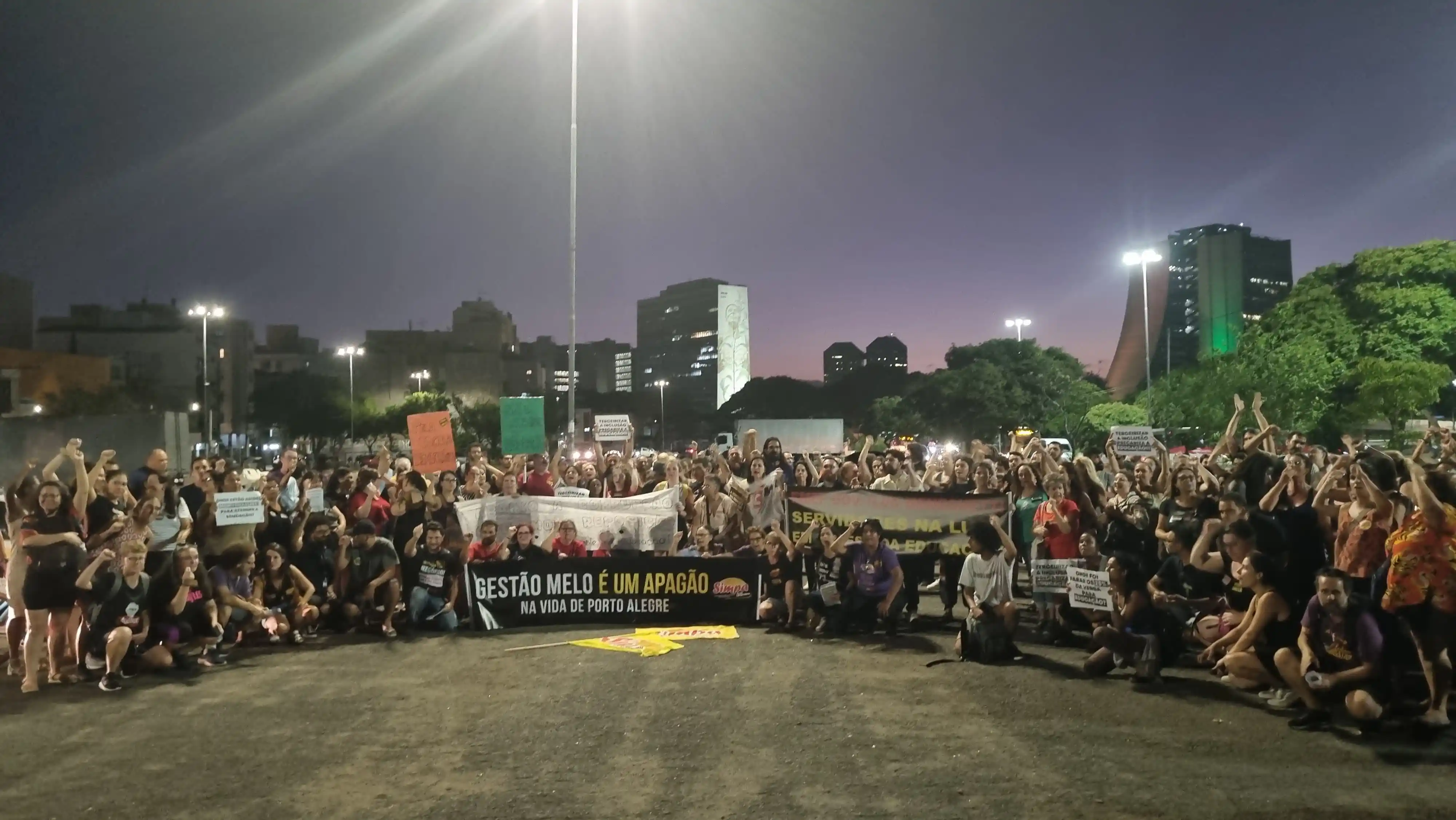 Image from 📣 Canal de Notícias SIMPA: *VAI TER LUTA! ATO DENUNCIA DESMONTE DA EDUCAÇÃO PÚBLICA MUNICIPAL* Ce...