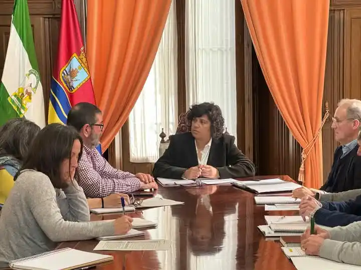 Image from Carmen Álvarez 🔻: 🤝Nueva reunión de trabajo con Emilio Esteban Rodríguez, responsable d...