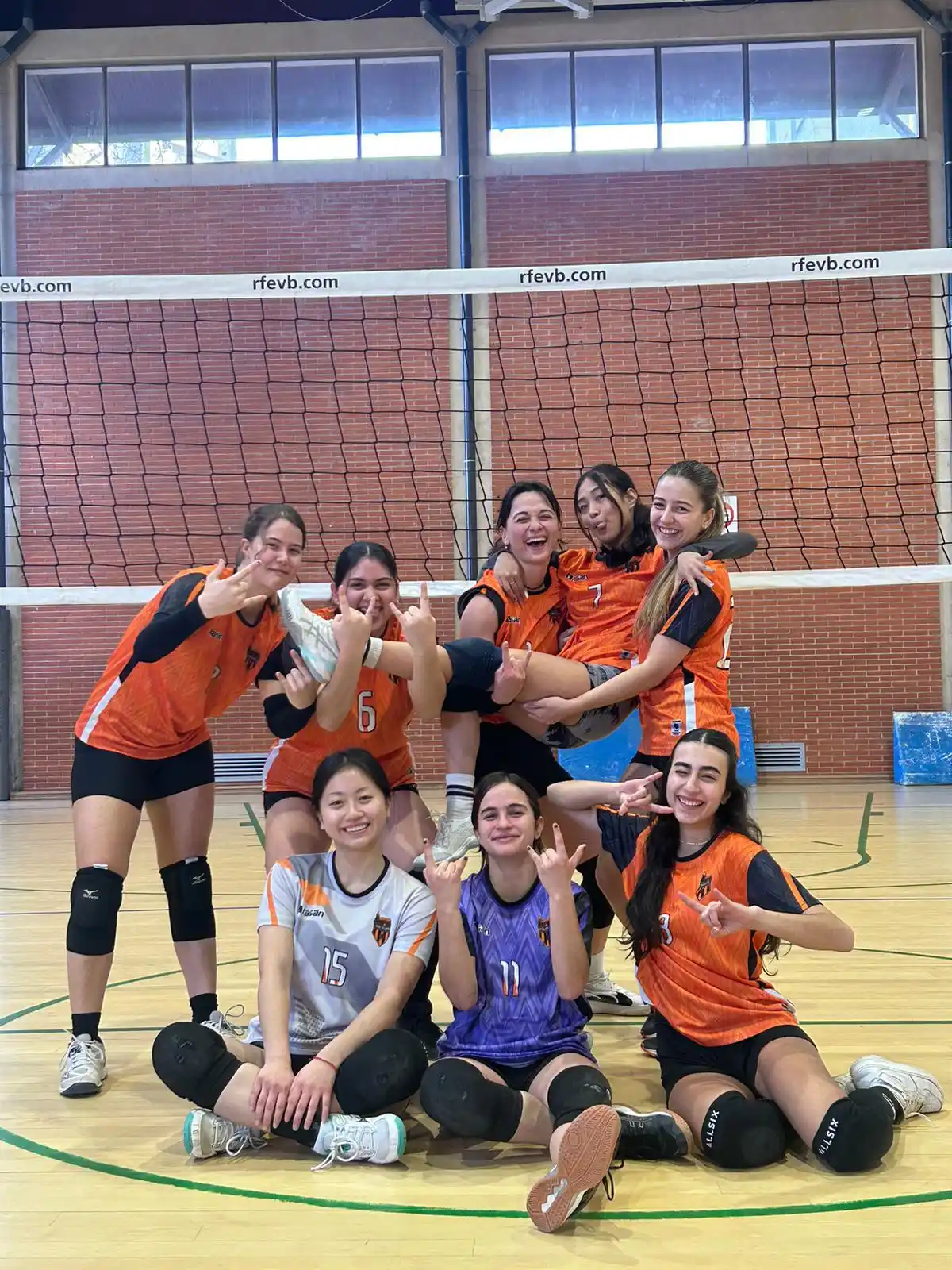Image from CDE Valderas Fs: ¡Así se las gasta nuestro equipo femenino de voleibol! 💪🔥 Pura garr...