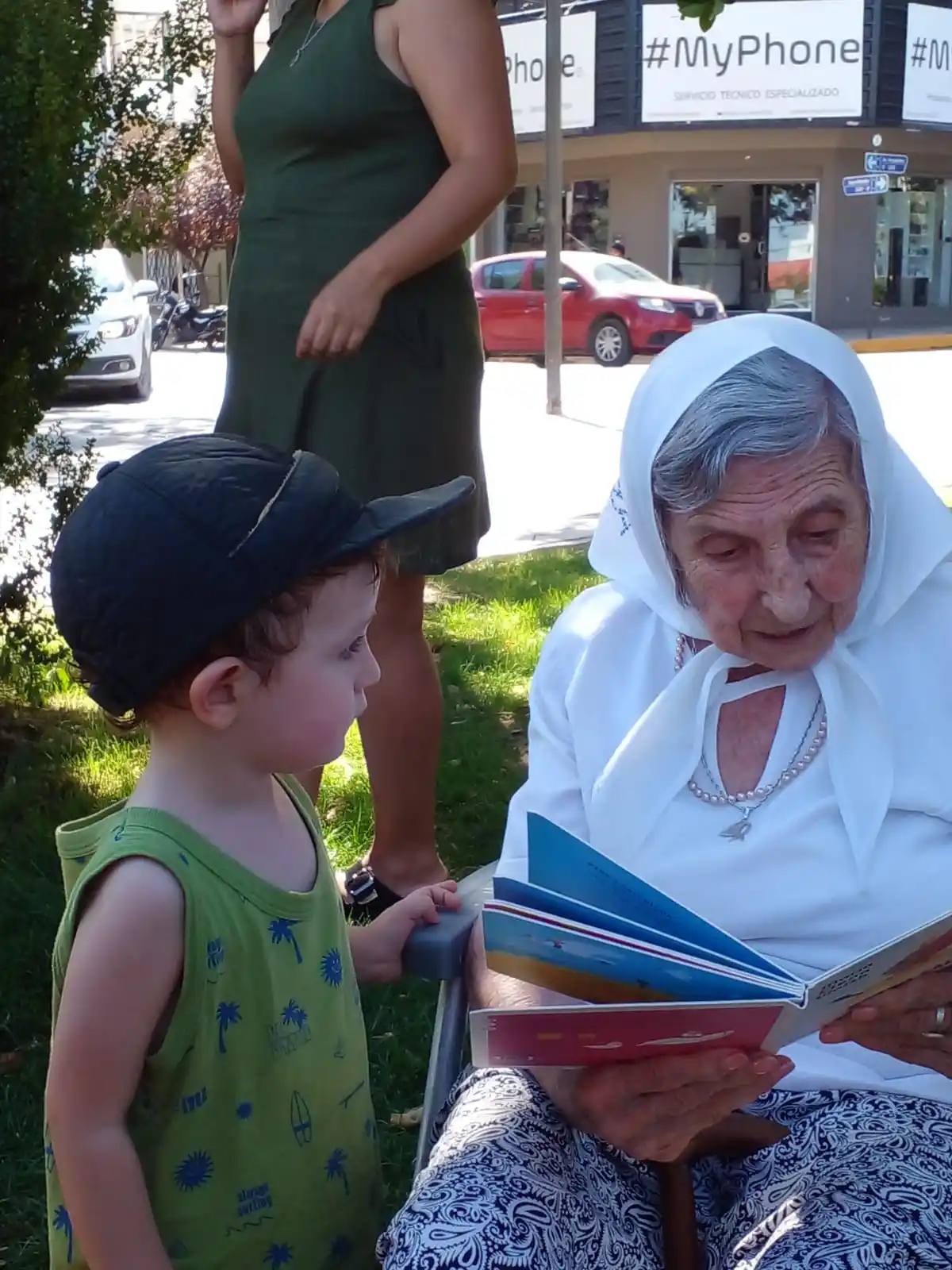 Image from Crónicas Sin Vueltas 🎚ShirHVN: 🤍 Ronda de las Madres de Plaza de Mayo <a class="text-blue-500 hover:...