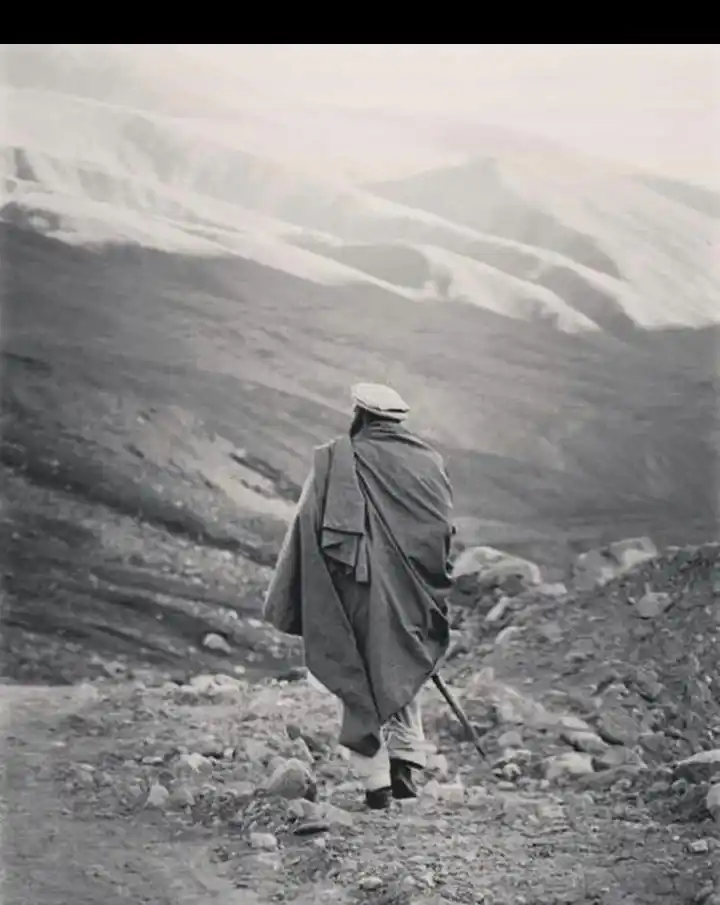 Image from دتروږمۍ مسافر جــــ.هادي چینل☝: ولې نن موږ اسلامي امت د بیت الله شریف څخه مجاهدینو ته دعا نشو کولی تر ...
