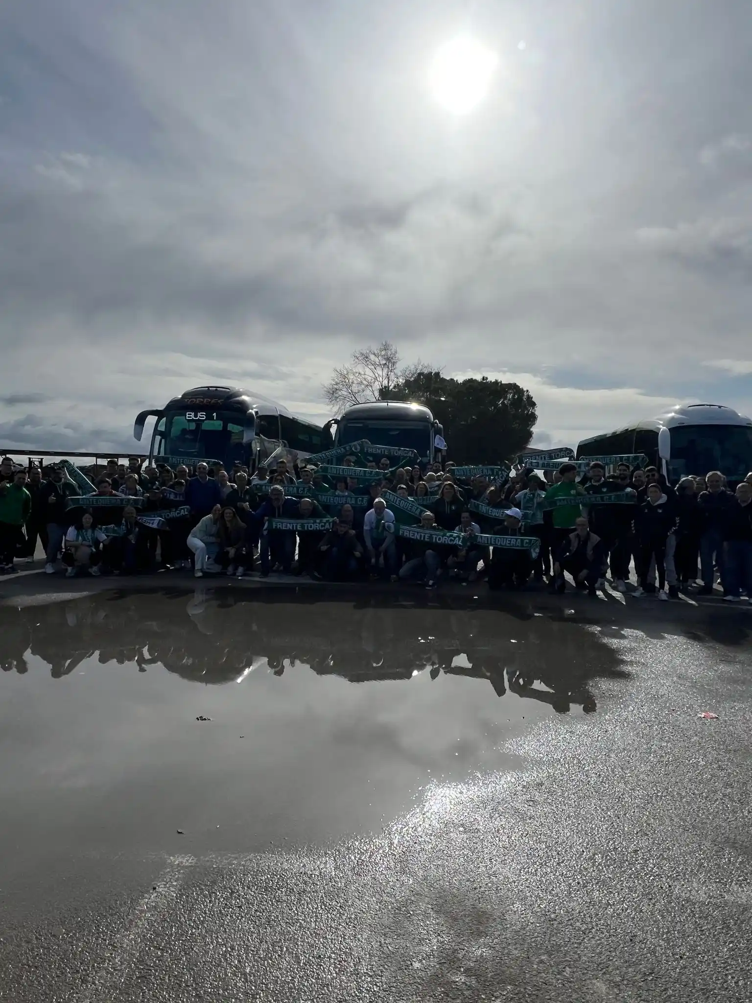 Image from El Córner Blanquiverde: 📸 ¡Foto de familia en la primera parada de camino a Huelva! <a class...