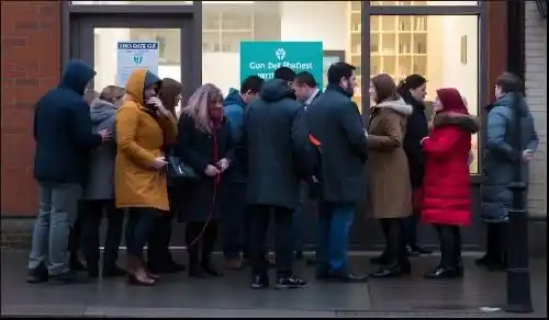 Image from GDPUK Dental News: Dental Queues in Bristol Return https://www.gdpuk.com/news/lat...
