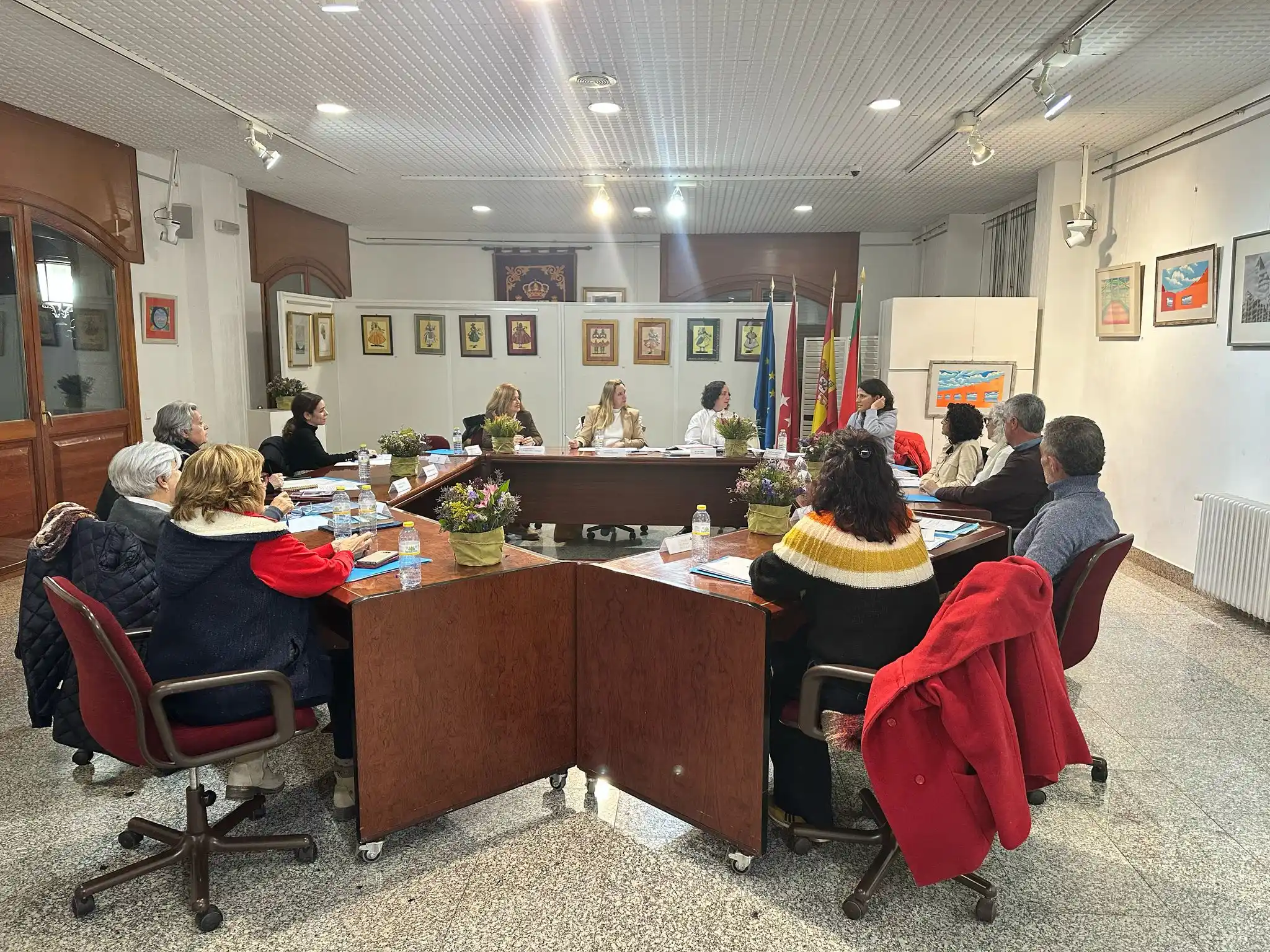 Image from Hoyo de Manzanares Actualidad: REUNIÓN DEL CONSEJO DE CULTURA La alcaldesa, Victoria Barderas, respo...