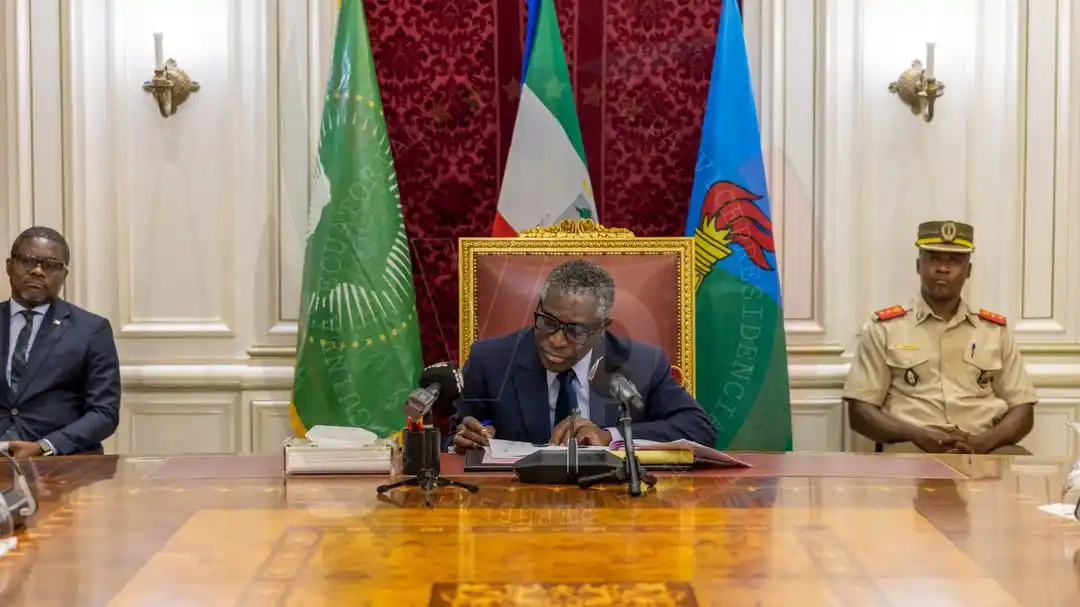 Image from LA VICEPRESS 🌐ℹ️: *Nguema Obiang ordena anular en 24 horas todas las exoneraciones aduan...
