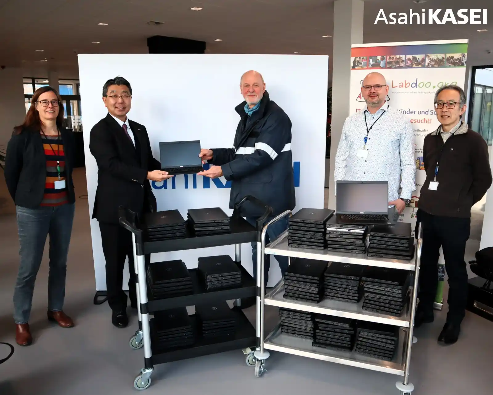 Image from Labdoo.org (Germany / Deutschland): Die Asahi Kasei Europe GmbH aus Düsseldorf spendete 107 Laptops an Lab...