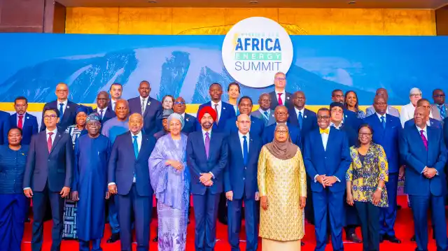 Image from Nouvel ETALON: *Afrique/ INSTITUTIONS FINANCIÈRES INTERNATIONALES EN AFRIQUE: Bataill...