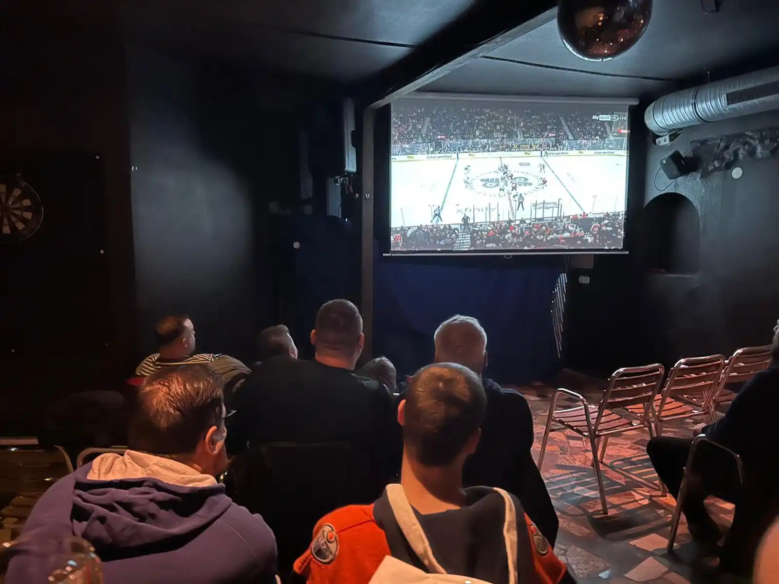 Image from Oilersnation.de: Gamethread Spiel 56 - Oilers @ Flyers - Watchparty im Tante Käthe Da...