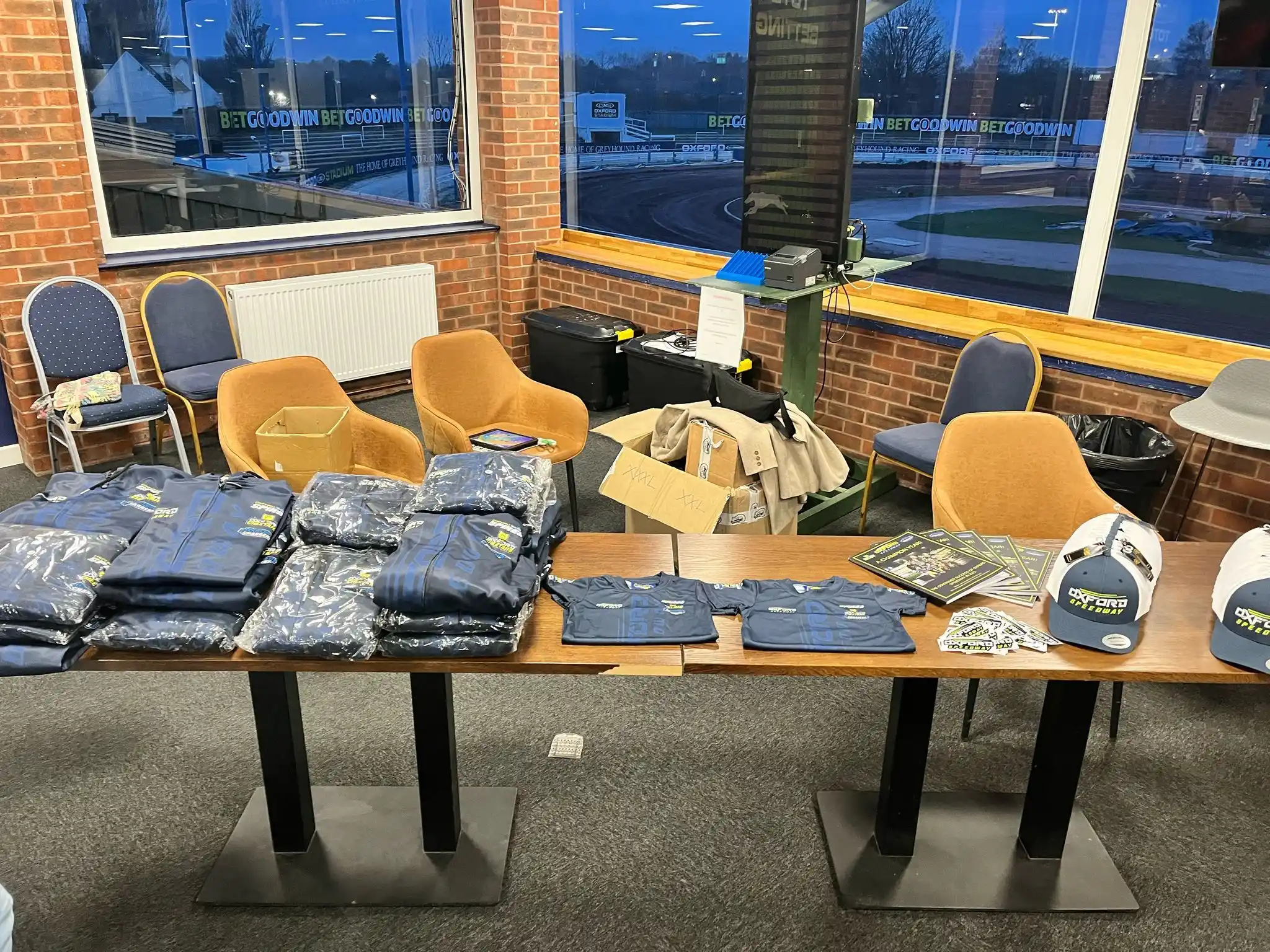 Oxford Speedway post