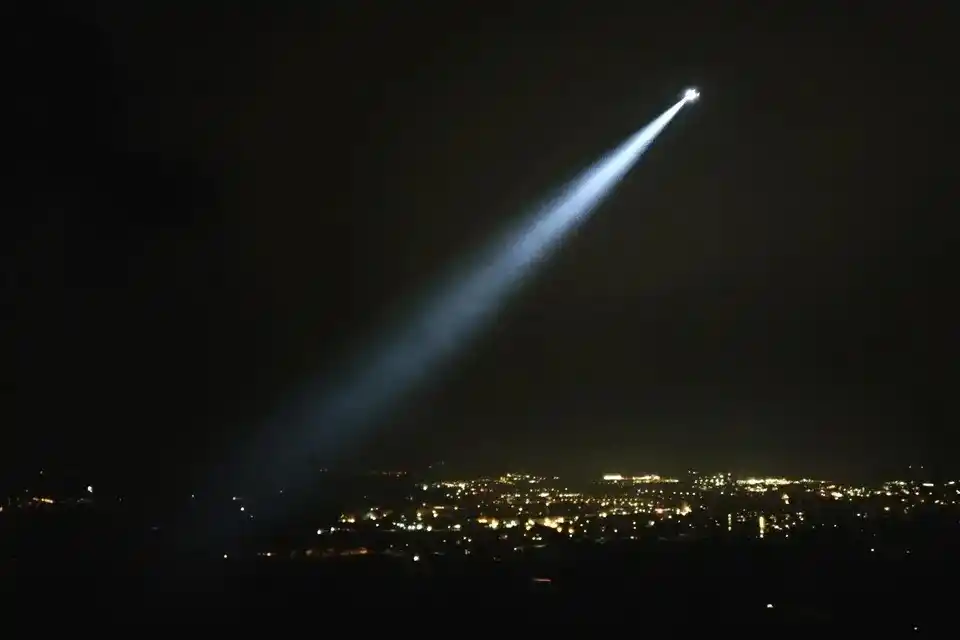 Image from Rhein-Neckar-Zeitung www.rnz.de: Die Themen am Donnerstagabend 🚁 *Hubschrauber über Leimen*: Polizei ...