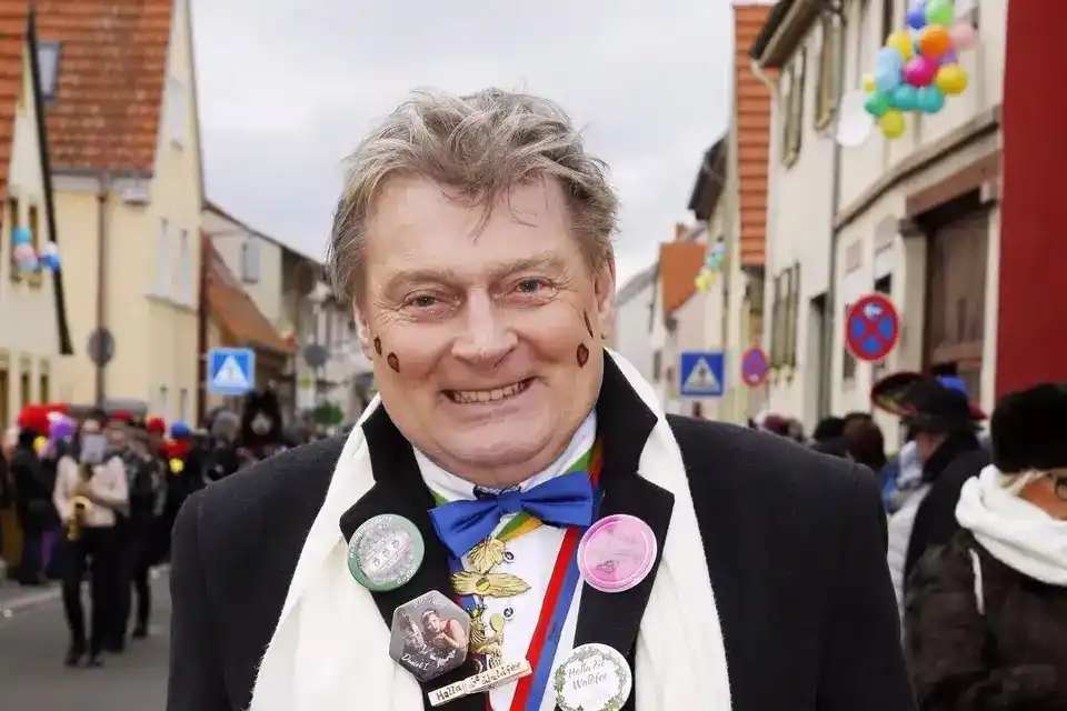 Image from Rhein-Neckar-Zeitung www.rnz.de: 👉 Und das haben wir für Euch auch noch: 🤡*40 Jahre mittendrin*: Am ...