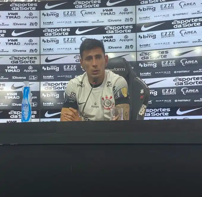 Image from SCCP News | Corinthians: ⚫⚪ | Fabrizio Angileri revelou que Memphis Depay foi o primeiro atleta...