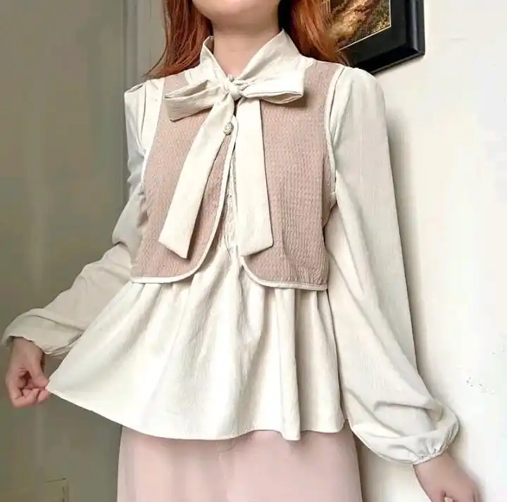 Image from shopping🛍️🛒: Tampil anggun dan stylish dengan VAV - INARA TOP BLOUSE! Blouse lengan...