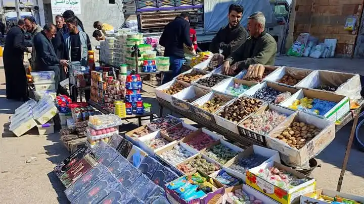 Image from صحيفة الفداء: حركة نشطة تشهدها الأسواق والمحلات التجارية في محيط مسجد أبو بكر الصديق...