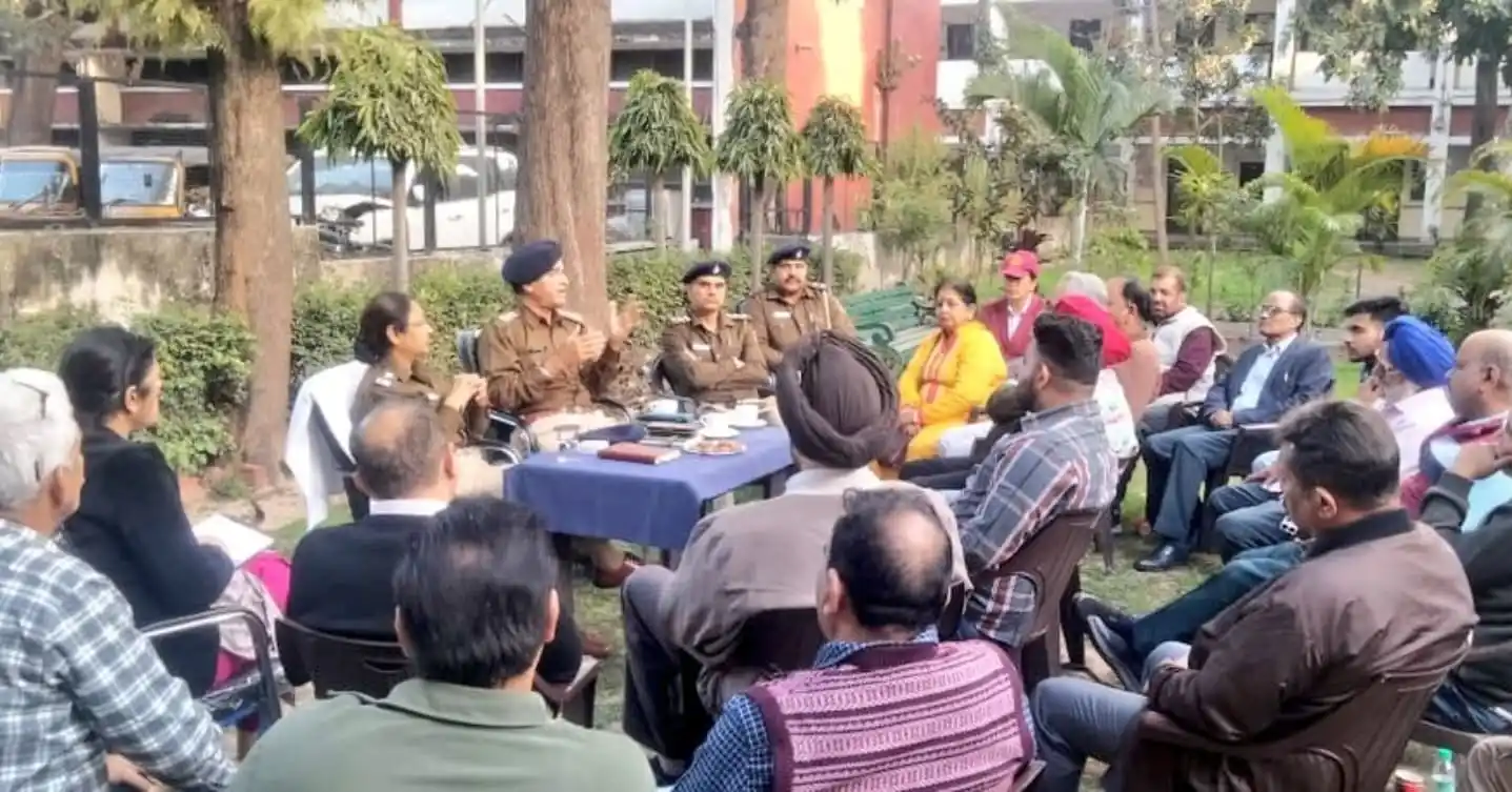 Image from SSP UT CHANDIGARH (Official Account): Community Policing! DSP/CPD of @ChdPol <a class="text-blue-500 hover:...