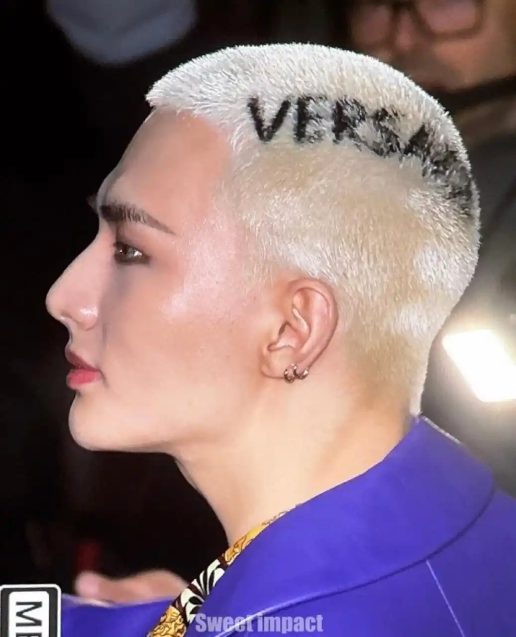 Image from 𝐓𝐡𝐞 𝐖𝐨𝐫𝐥𝐝 🌎 𝐀𝐛𝐨𝐮𝐭 𝐒𝐭𝐫𝐚𝐲 𝐊𝐢𝐝𝐬 ❤️: *Milan Fashion Week* *Hynjin para Versace*...