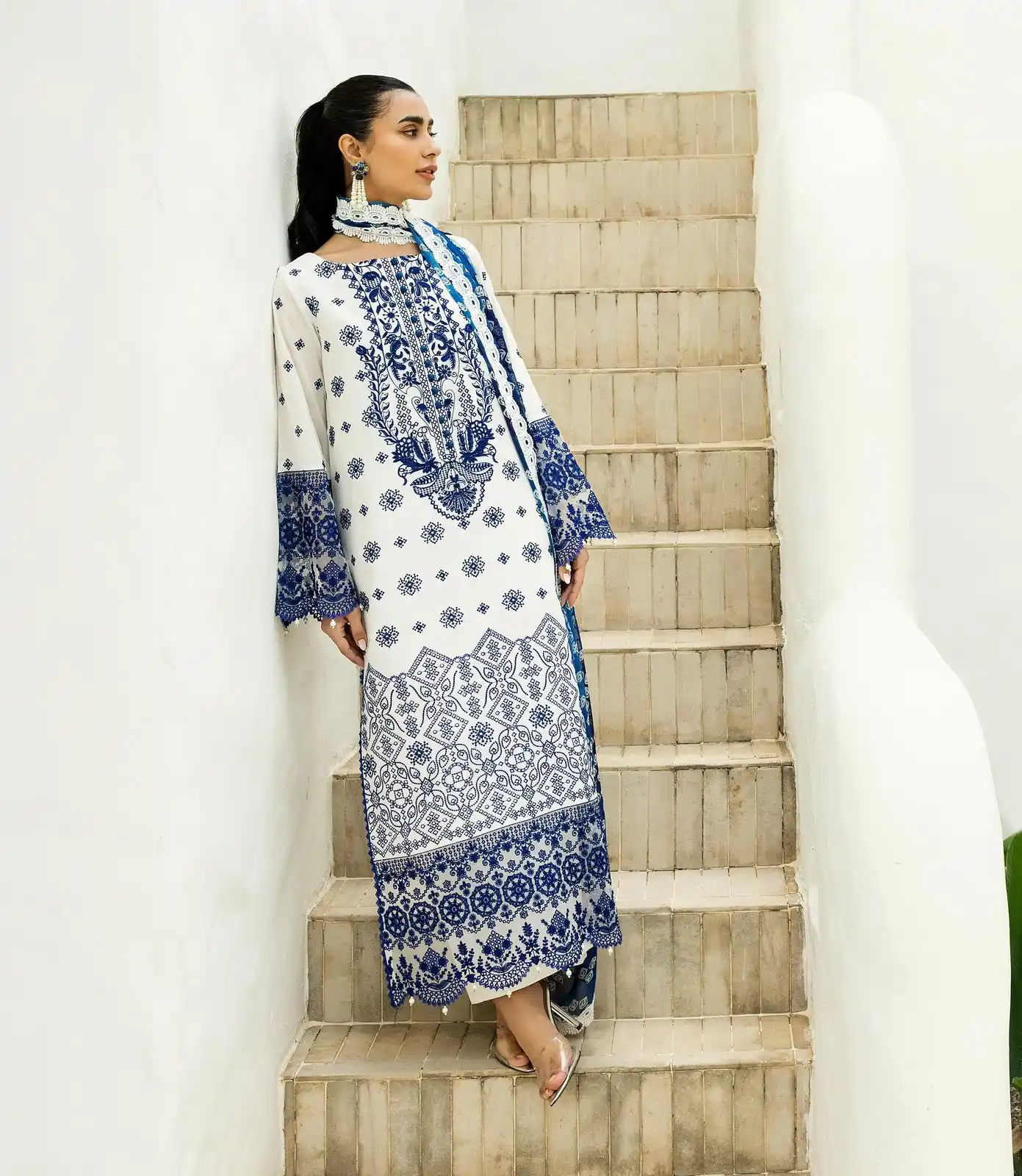 Zainab Chottani  post