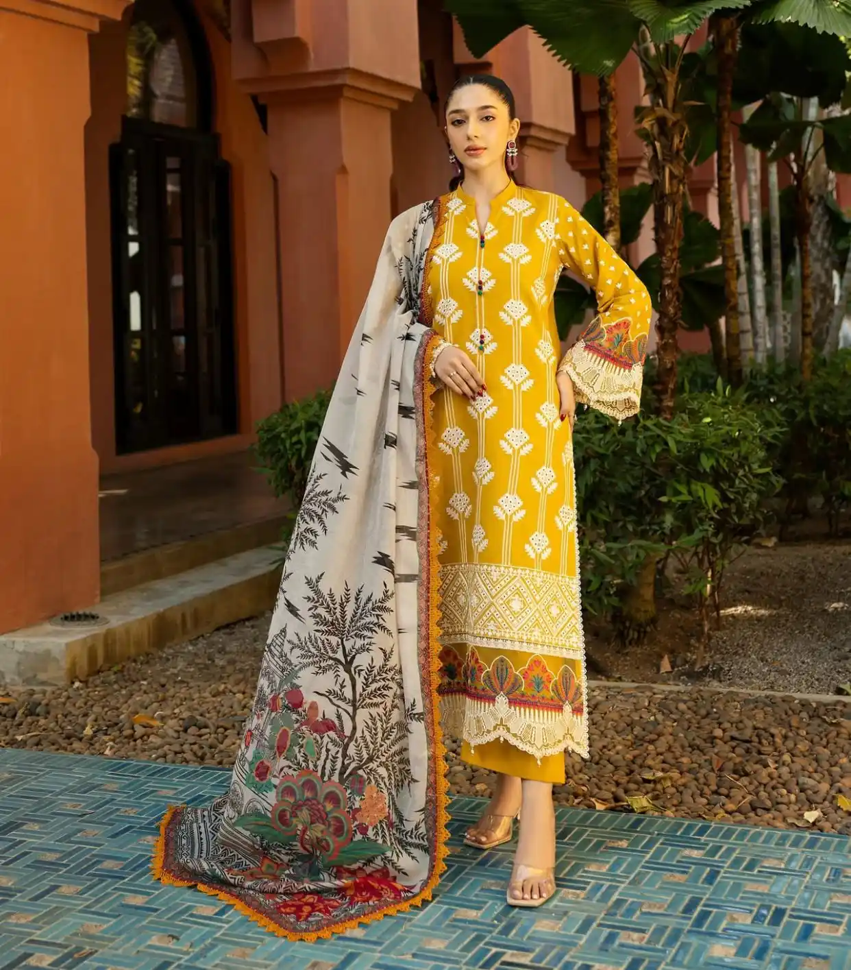 Zainab Chottani  post