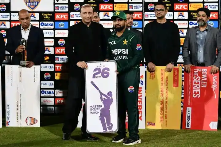 Image from "๐
๐
๐
๐
ฒ๐ก๐๐ฆ๐ฉ๐ข๐จ๐ง ๐๐ซ๐จ๐ฉ๐ก๐ฒโข2025": *_Clicks from the post-match presentation ceremony ๐ธ_* _<a class="te...