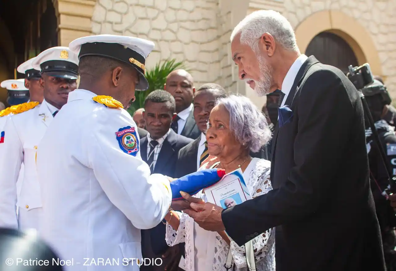 Image from Info Multimédia👉🆘⚠️🇭🇹{+50948304266: Antèman ekriven, Frankétienne chante maten vandredi 28 fevriye 2025 la...