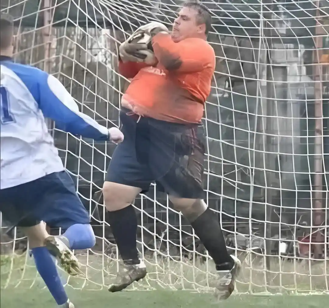 Image from 🧢 معنف الطواقي 🧢: ♦👈 صاحب  الكرش الكبير الظاهر في الصورة يدعى "دانيال باديسلاف" وهو حار...