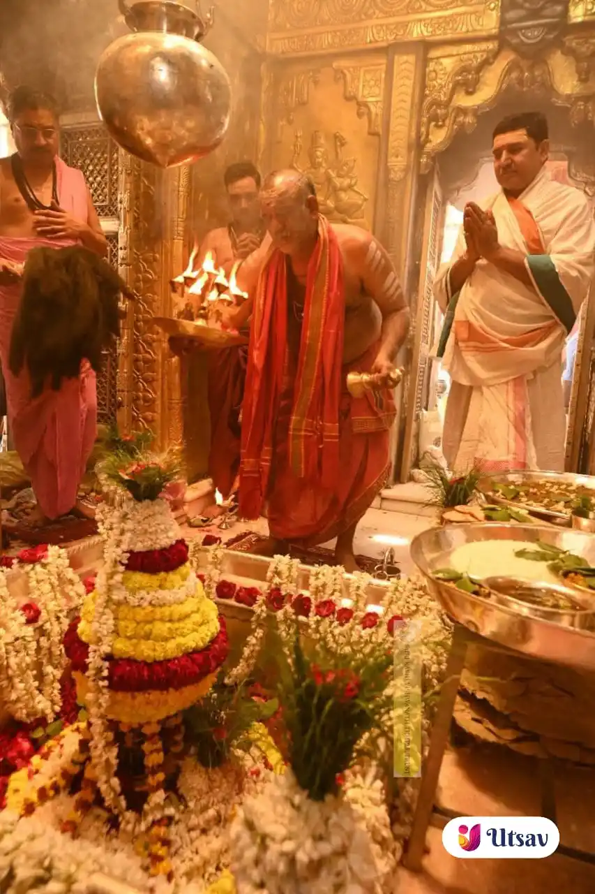 Image from Utsav - Bhakti & Gyan: आज श्री काशी विश्वनाथ जी की मध्यान्ह-भोग आरती I <a class="text-blue-50...