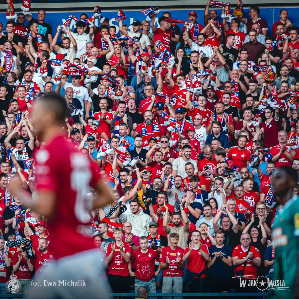 Image from Wisła Kraków 🔵⚪️🔴: Dalej nie masz pomysłu na walentynkowy prezent? No to skorzystaj z nas...